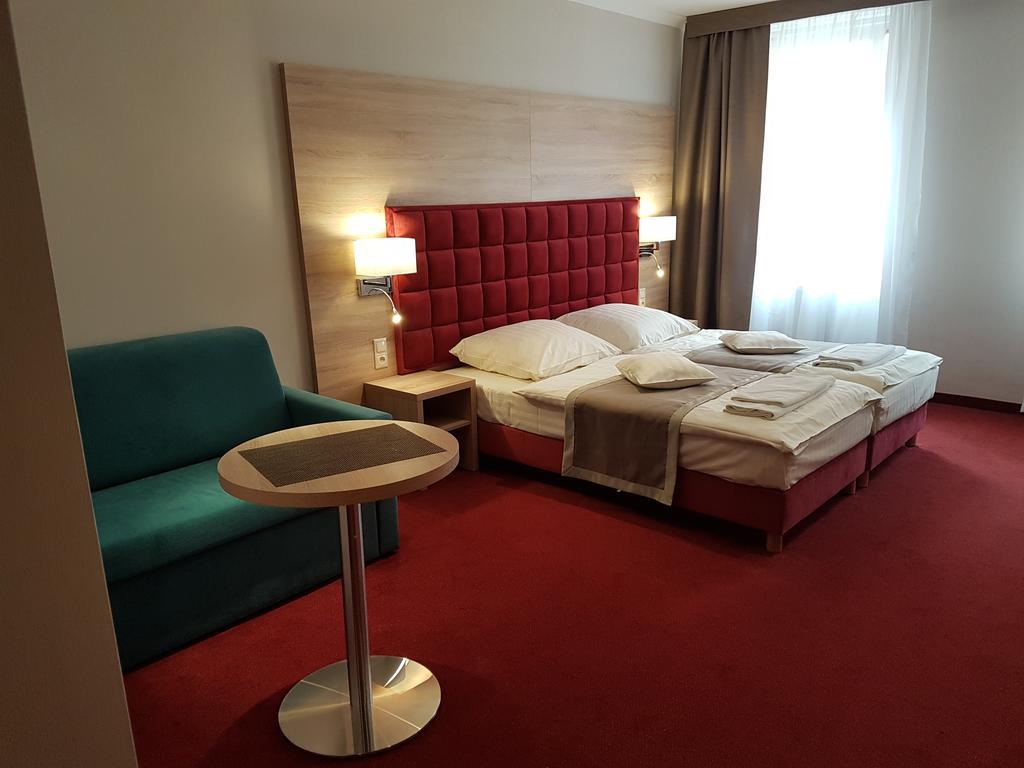 Hotel Texicana Sulechów Eksteriør bilde