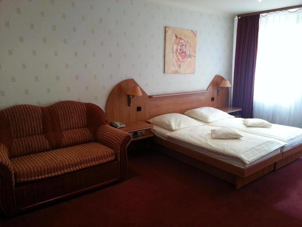 Hotel Texicana Sulechów Eksteriør bilde
